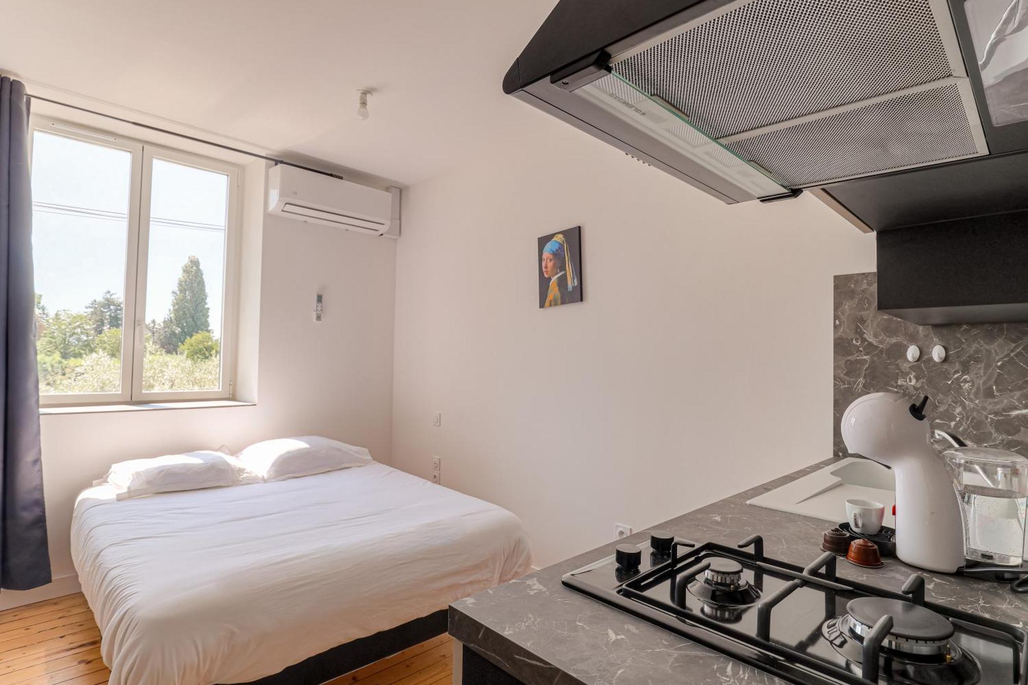 Le Berlin - Les Appartements De L'Olivier Loyettes Exterior photo